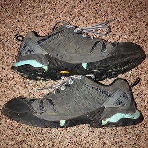 W’s Merrell hiking shoes